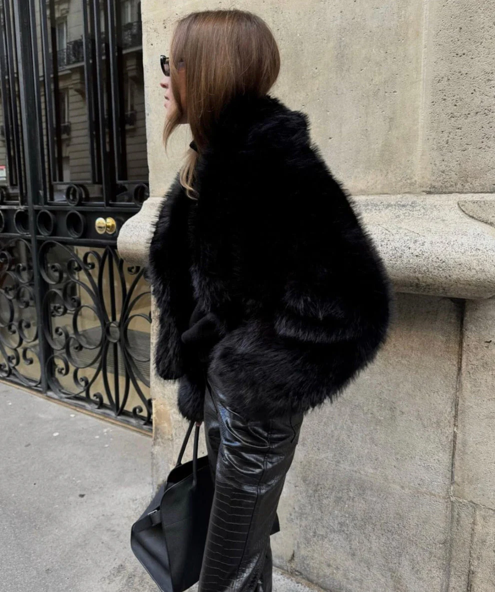DEMURE - FAUX FUR COAT - Image 3