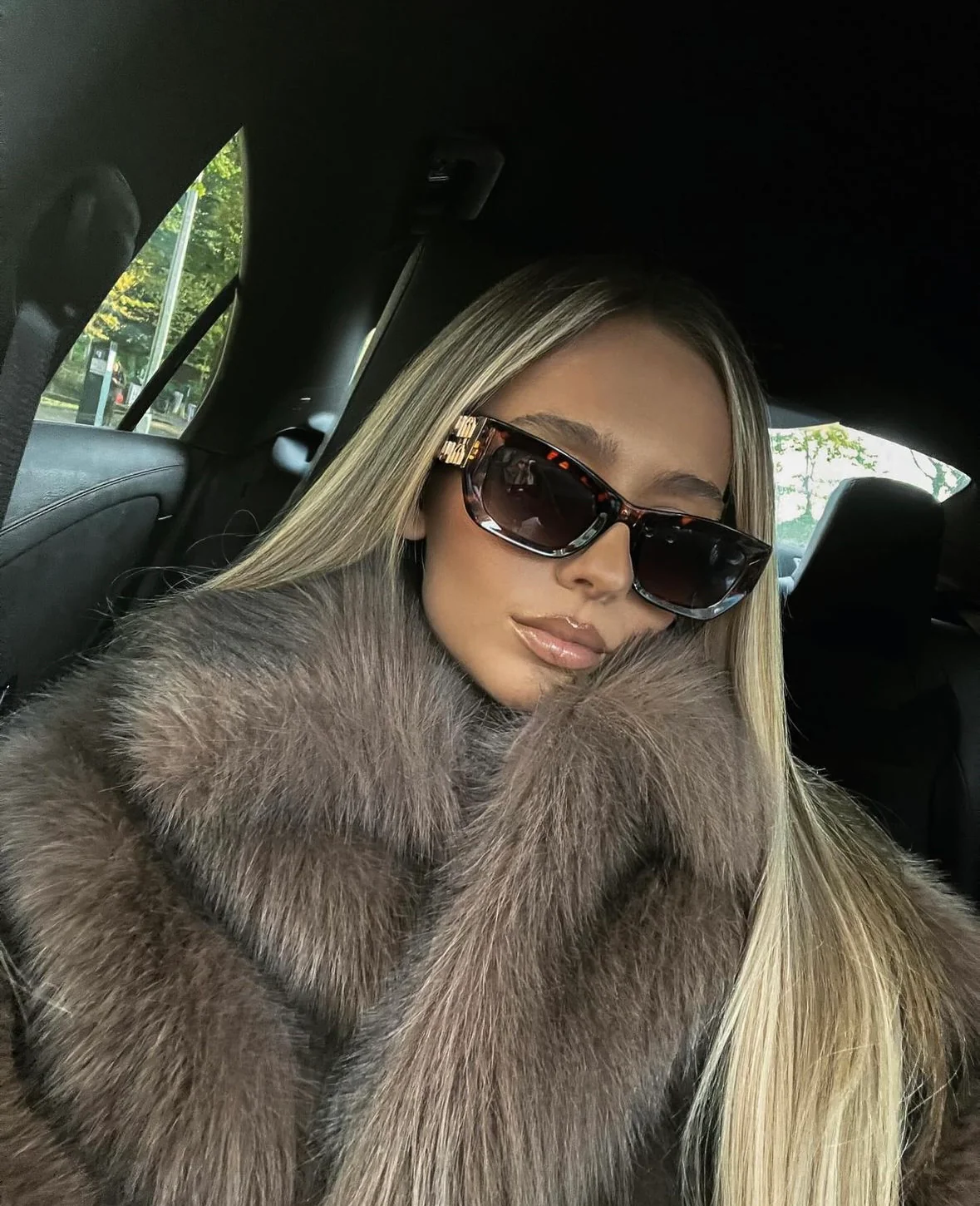 DEMURE - FAUX FUR COAT - Image 4