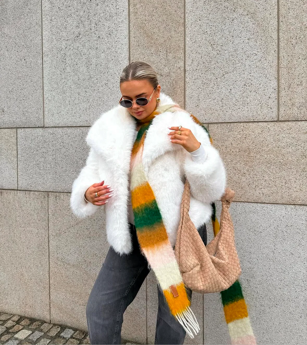 DEMURE - FAUX FUR COAT - Image 3