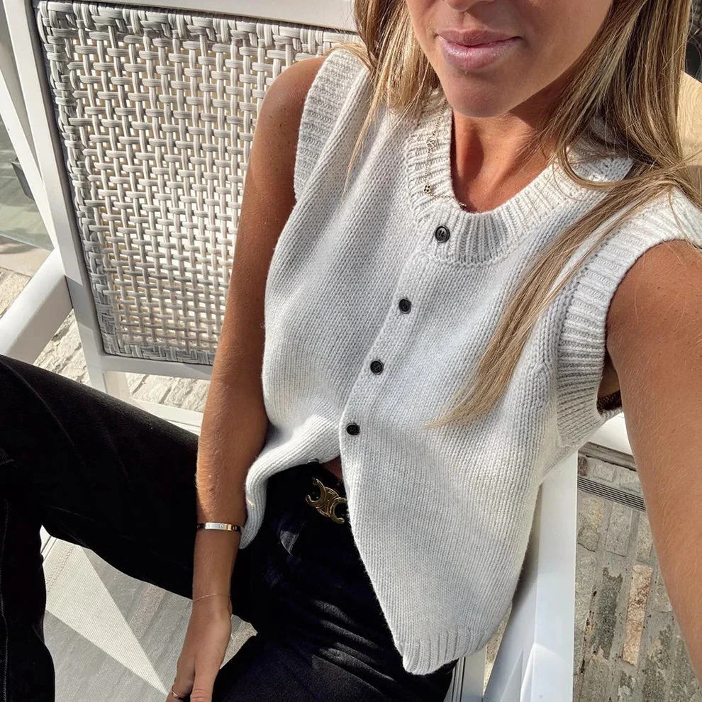 AMELIA - KNITTED BUTTONED VEST - Image 2