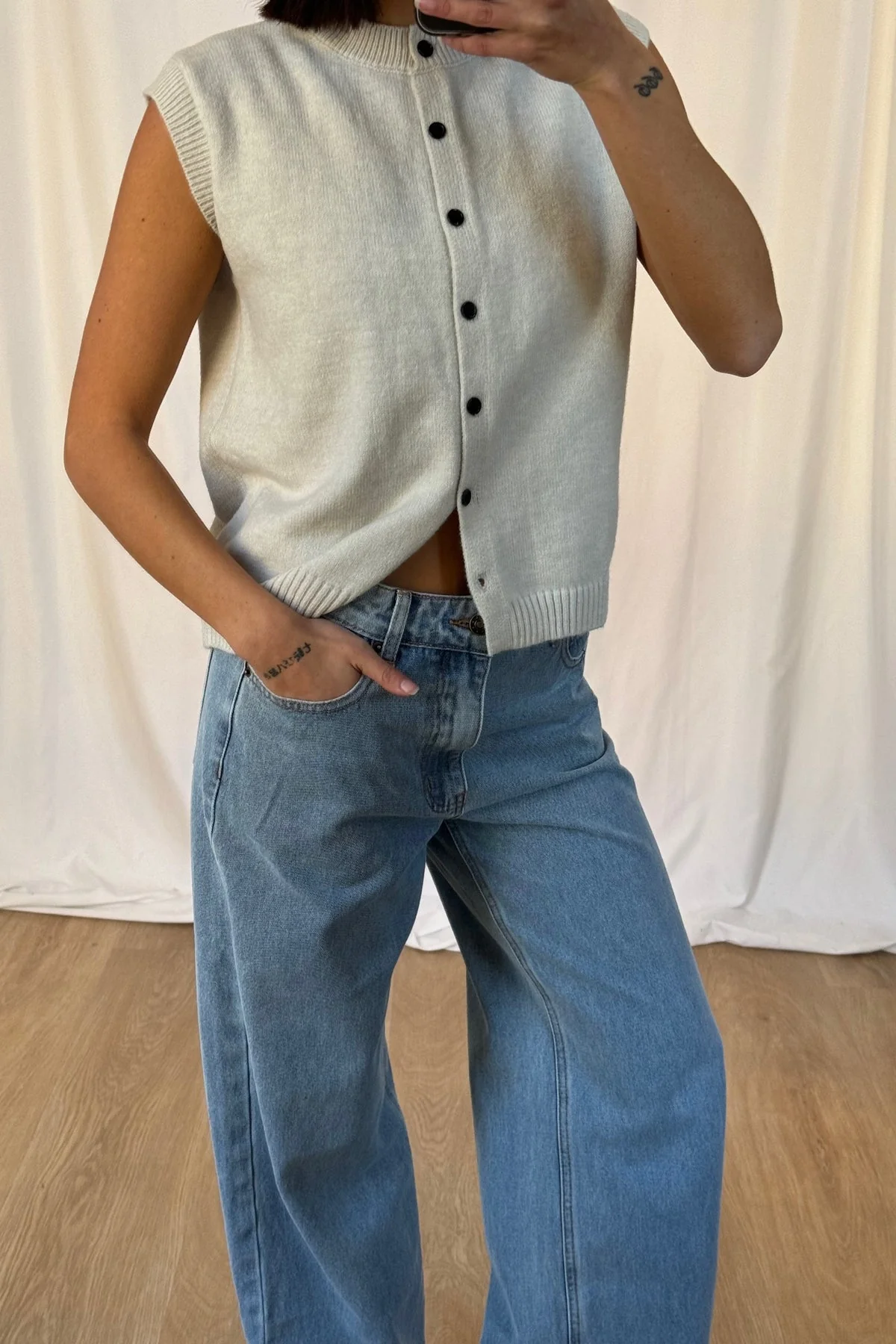 AMELIA - KNITTED BUTTONED VEST - Image 4