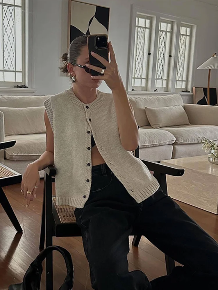 AMELIA - KNITTED BUTTONED VEST - Image 5